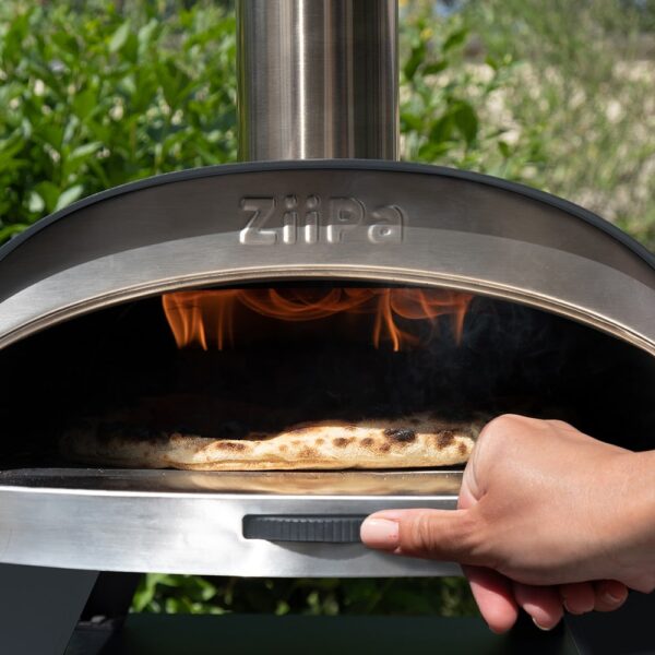 ZiiPa Wood Pellet Outdoor Pizza Oven - Anthracite life style
